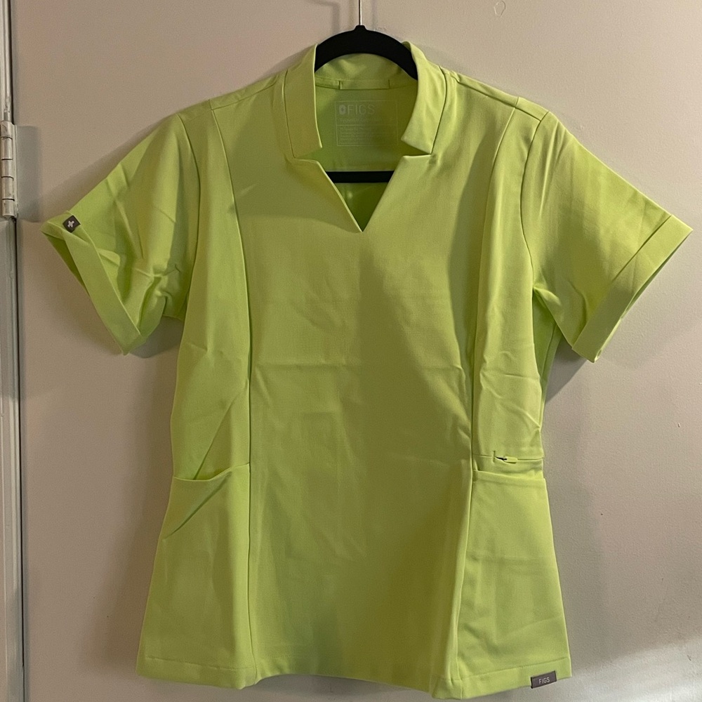 Figs Women's Scrub Set in Sea Mist (Bright Green). NWTs